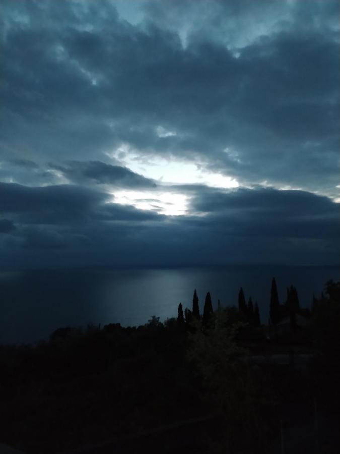 Zoe Daire Áyios Dhimítrios Dış mekan fotoğraf